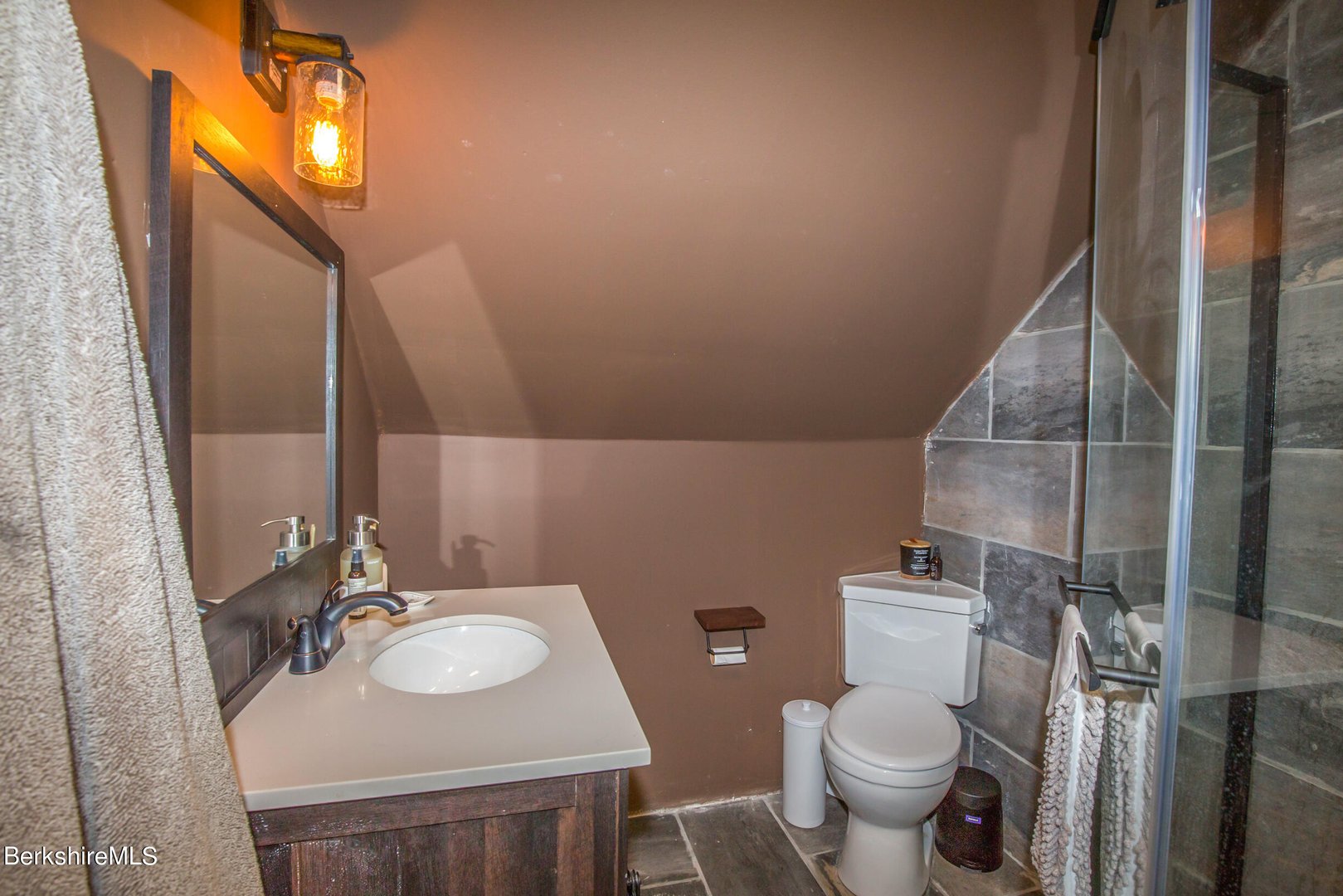 2 Walnut St Photo 25