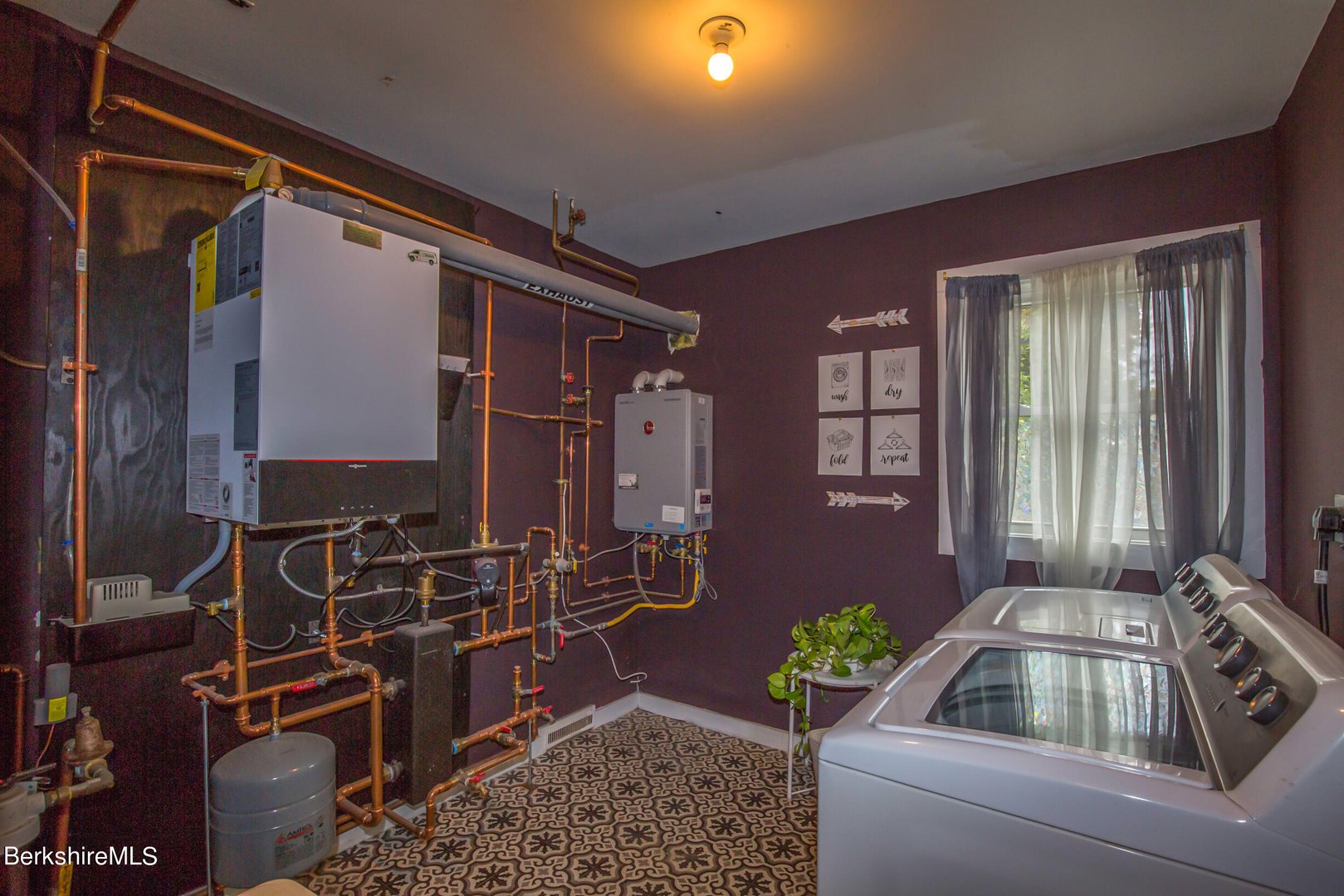 2 Walnut St Photo 12