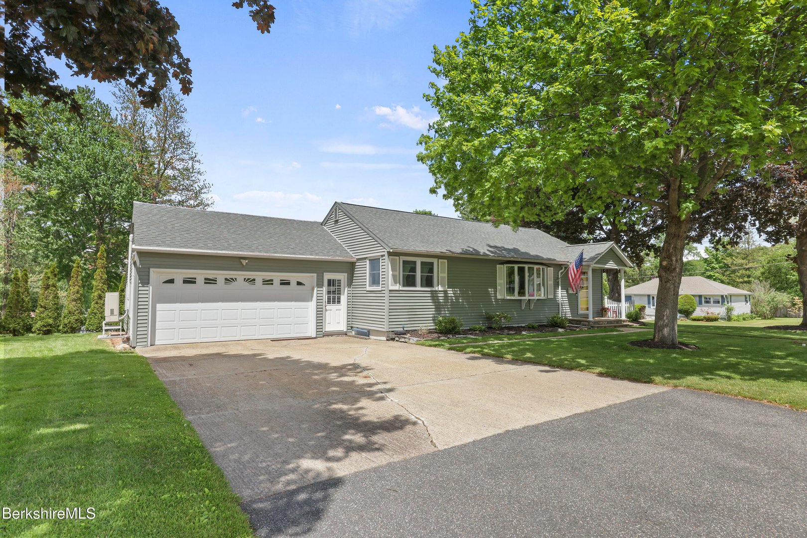 97 Morningview Dr Photo 3