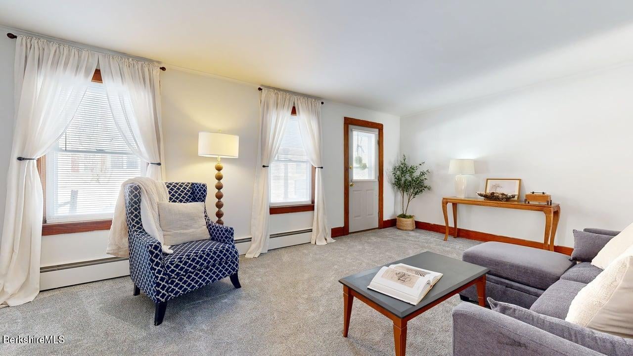 67 Carson Ave Photo 4