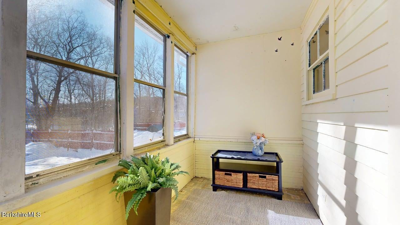 67 Carson Ave Photo 19