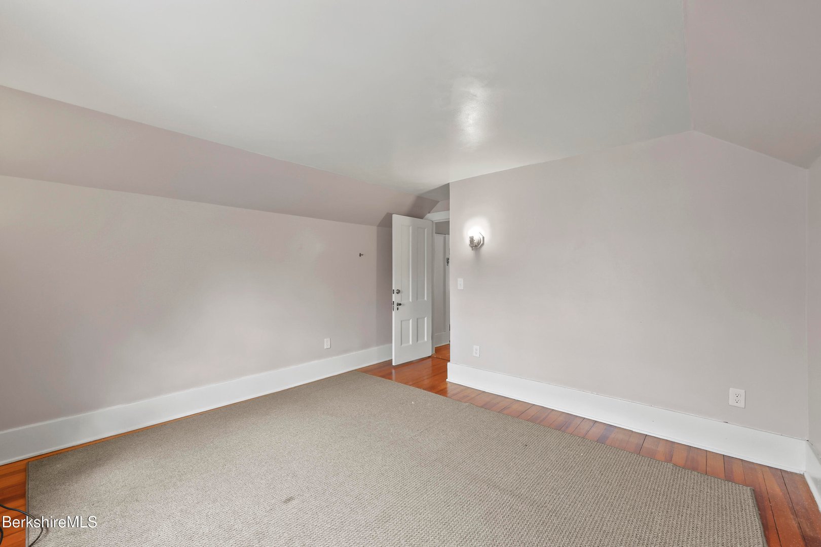 82 Cherry St Photo 43