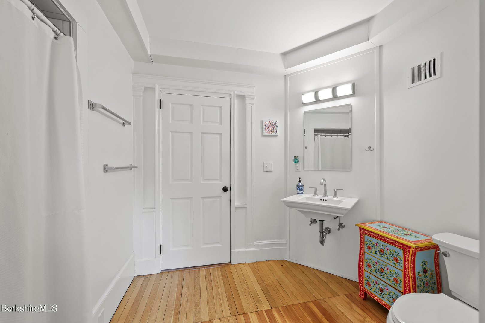 82 Cherry St Photo 20