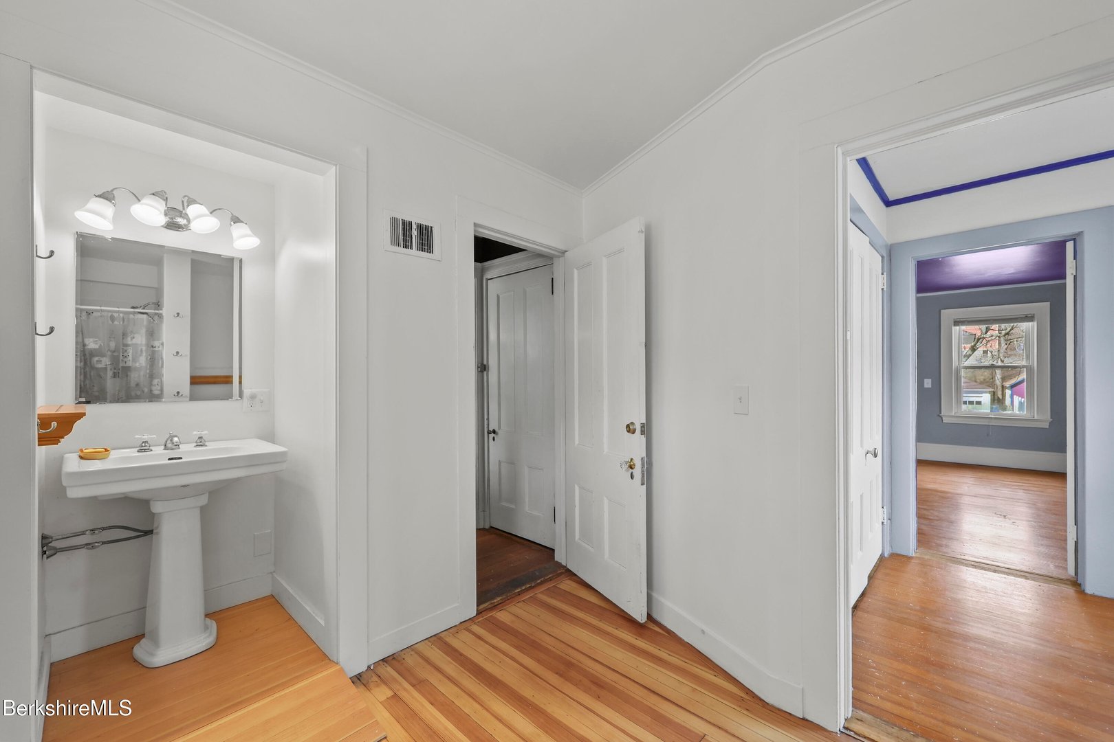 82 Cherry St Photo 35