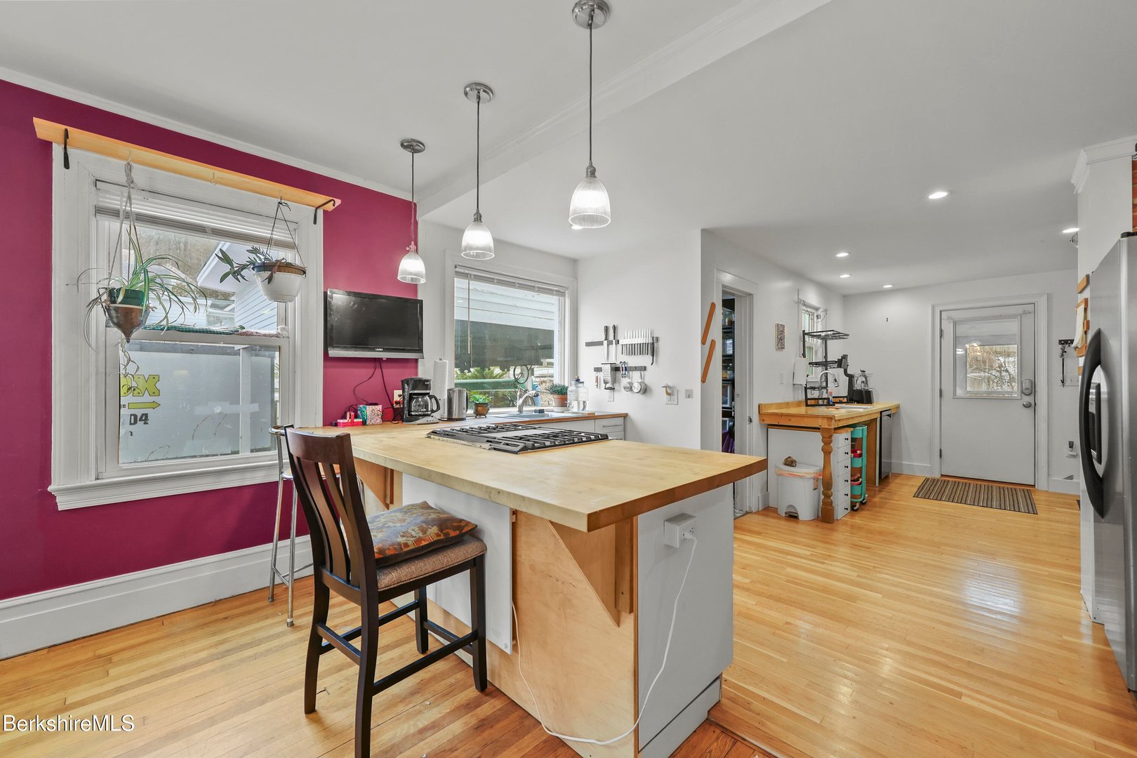 82 Cherry St Photo 9