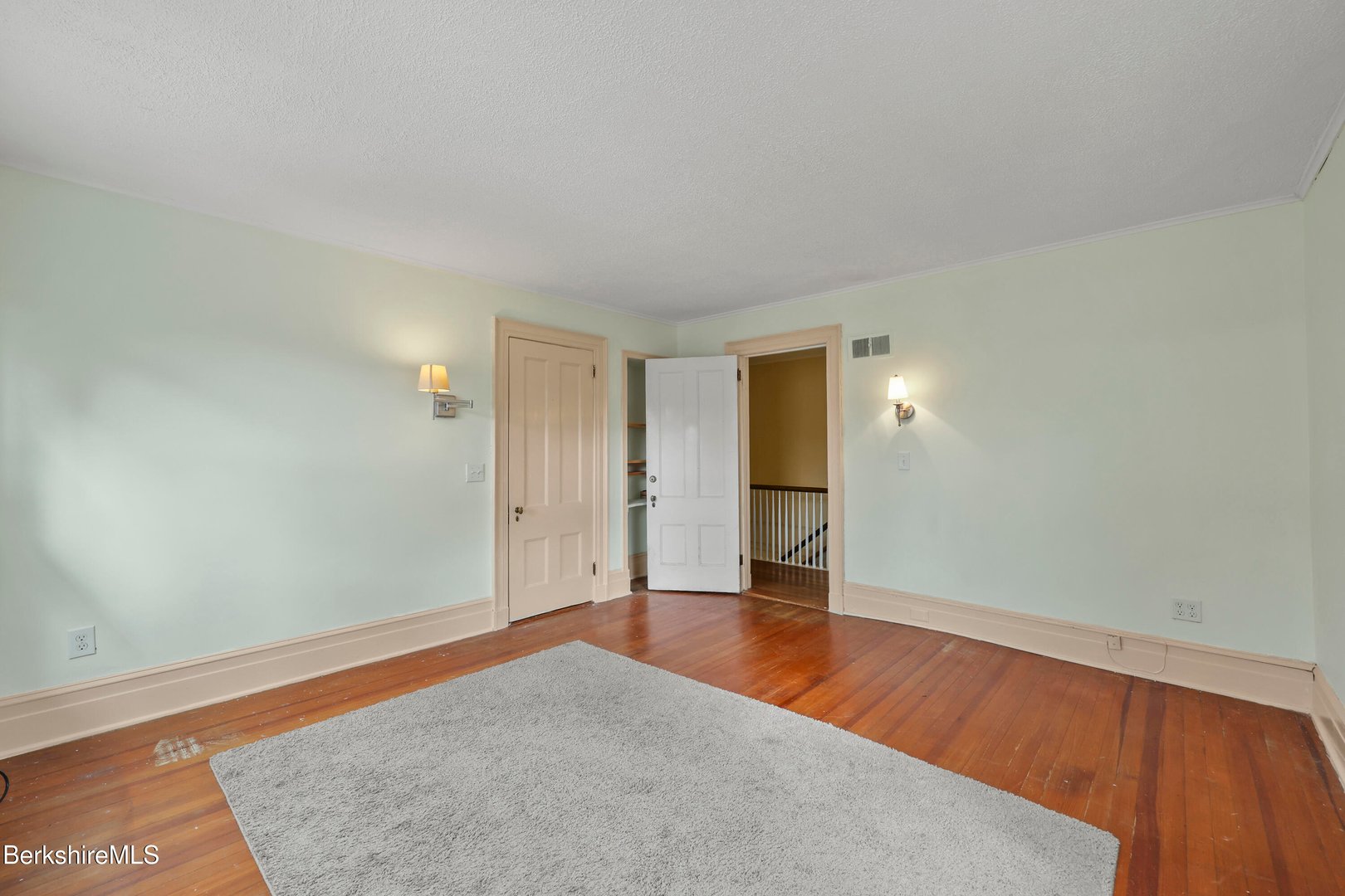 82 Cherry St Photo 24