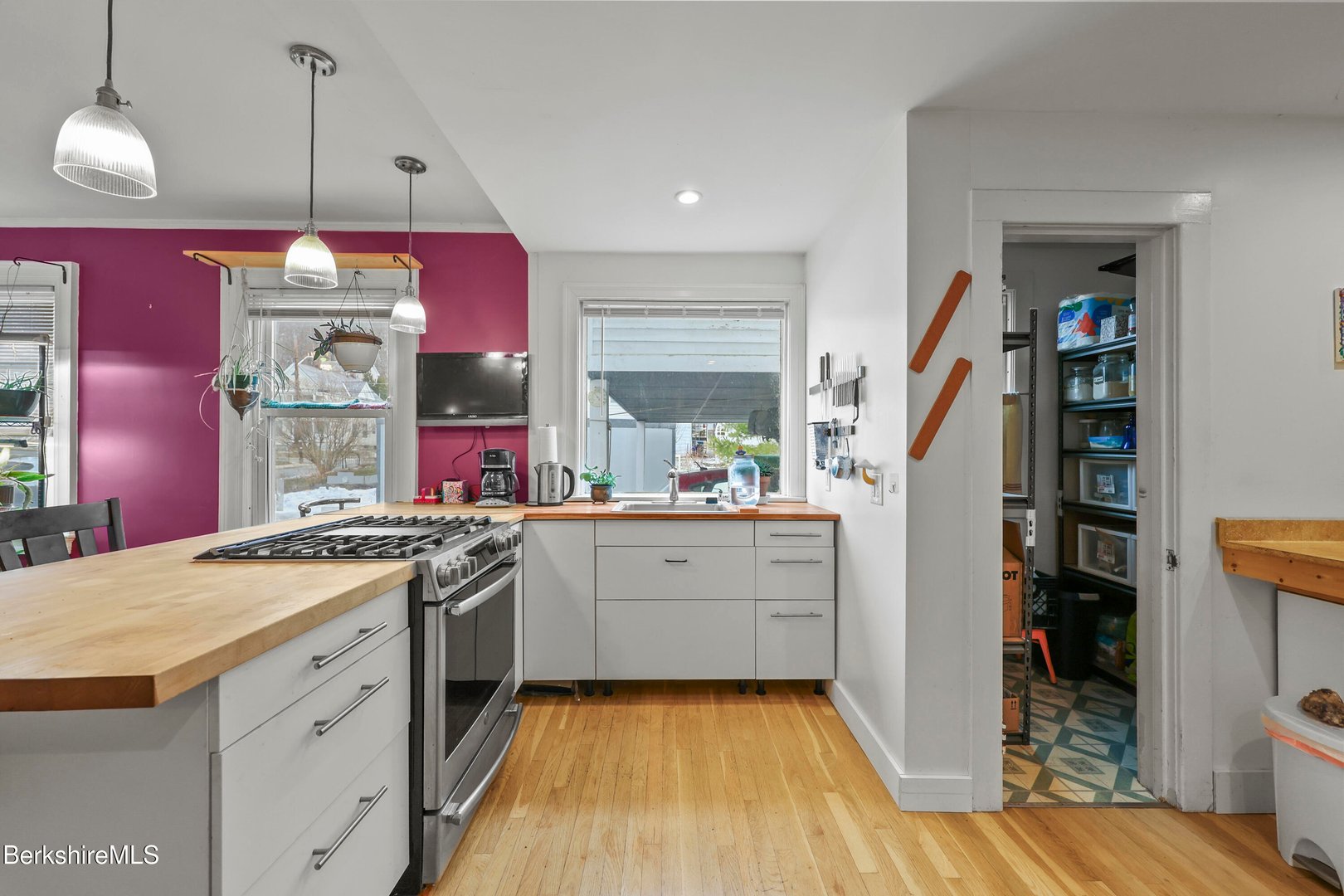 82 Cherry St Photo 11