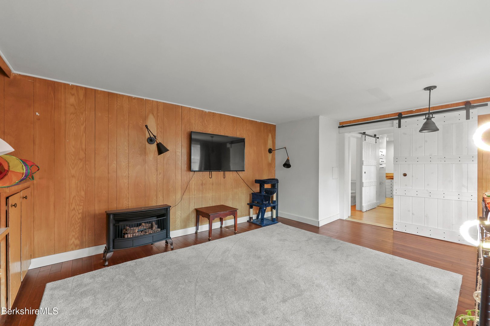 82 Cherry St Photo 18