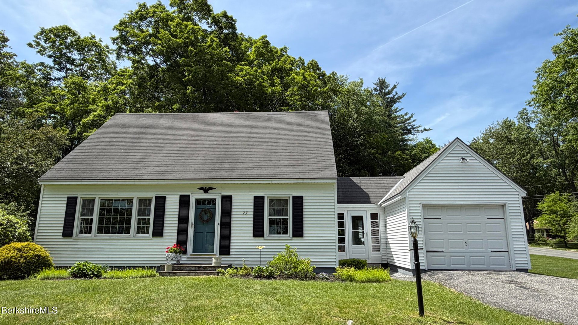77 Middle Rd Photo 2