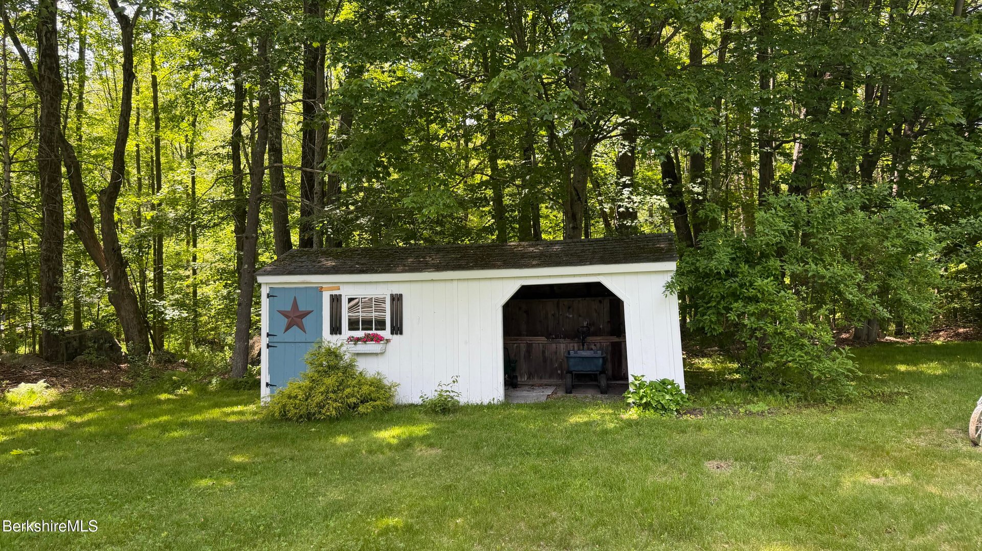 77 Middle Rd Photo 7