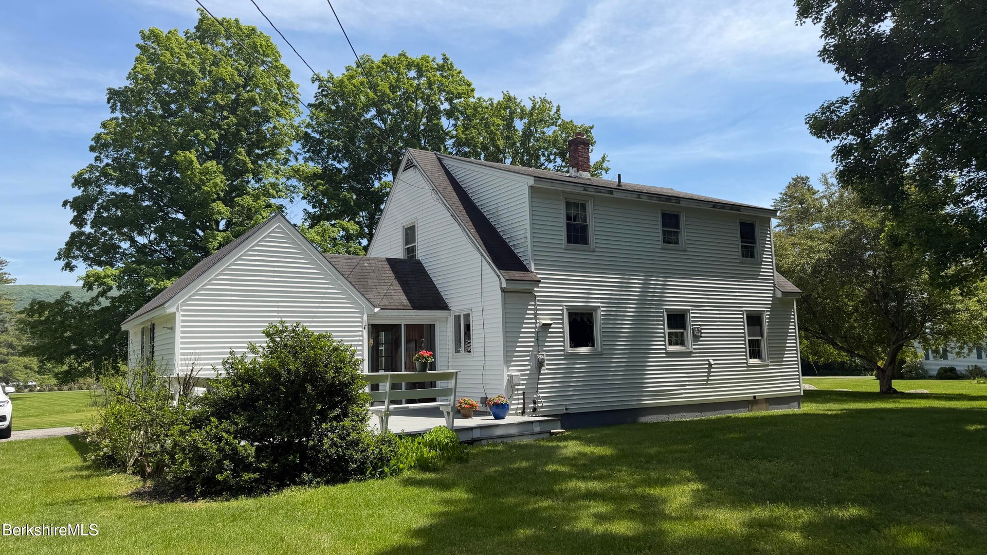 77 Middle Rd Photo 5