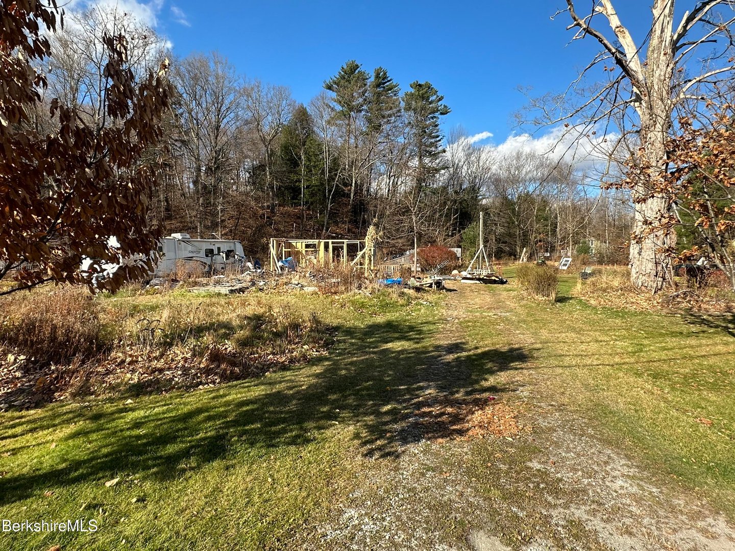 471 Middle Rd Photo 7