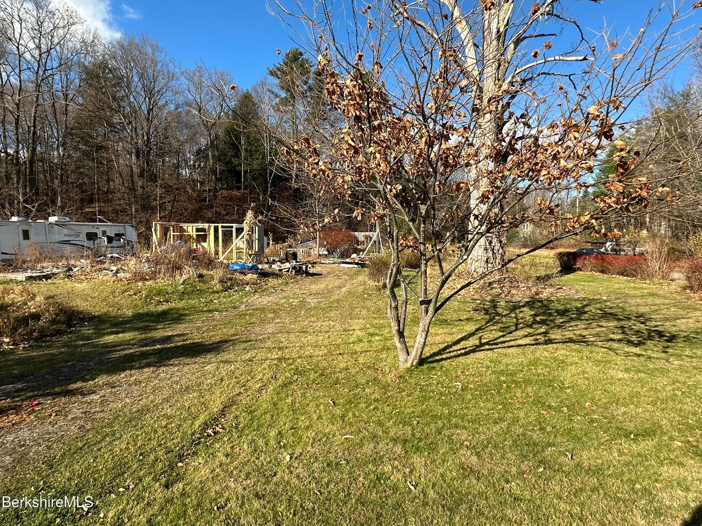 471 Middle Rd Photo 6