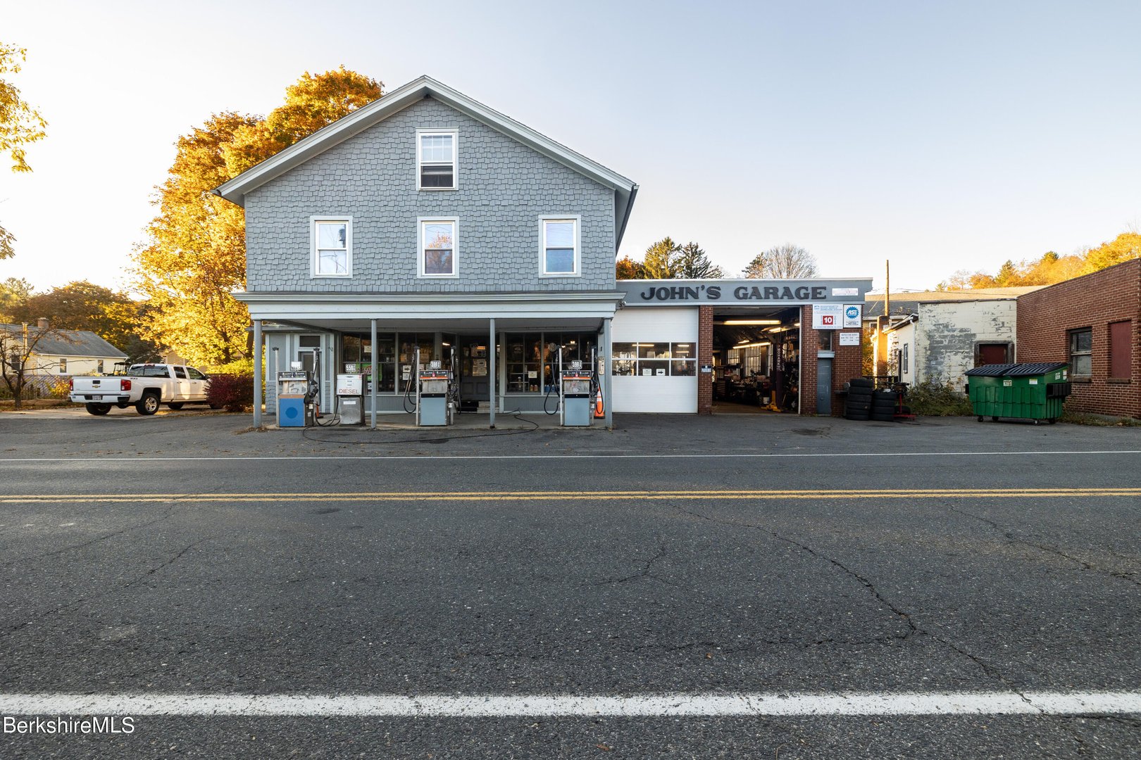 163 Front St Photo 2