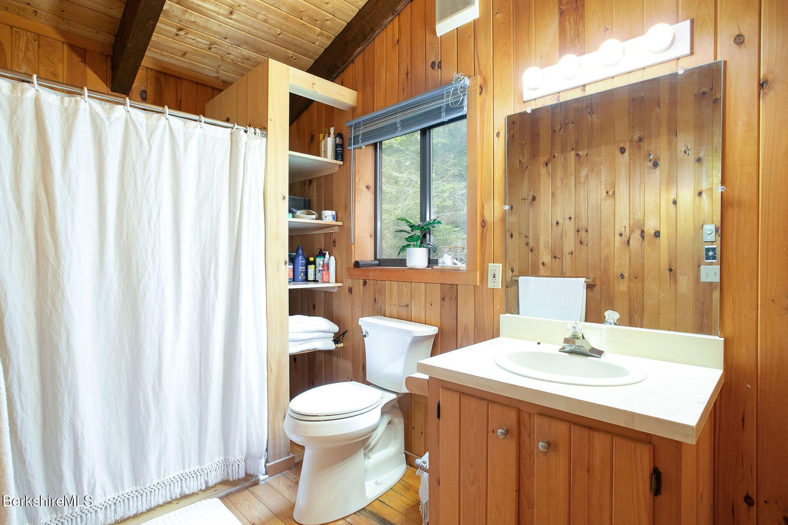 245 Clubhouse Dr Photo 14