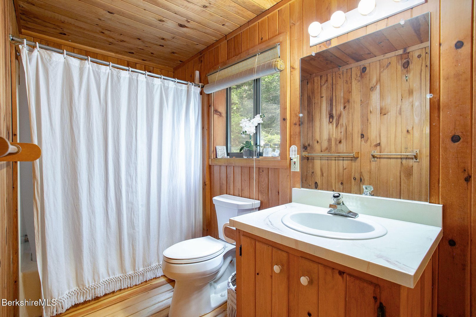 245 Clubhouse Dr Photo 12