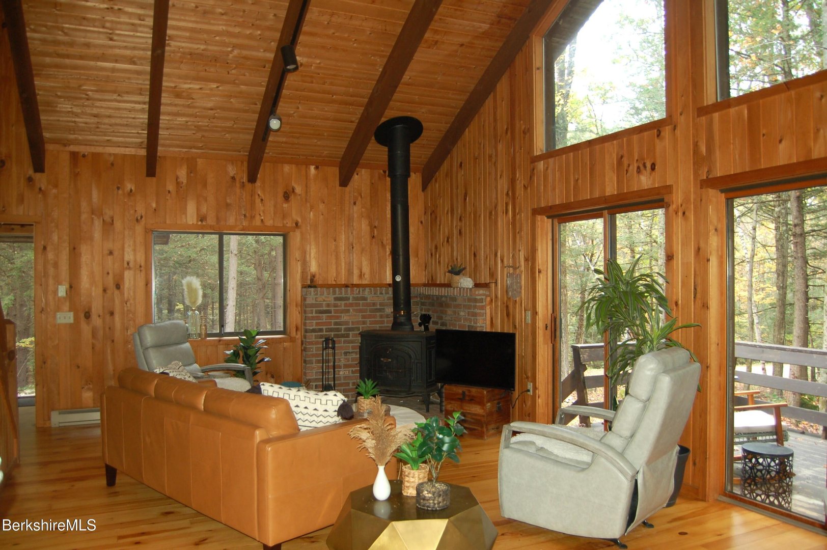 245 Clubhouse Dr Photo 3