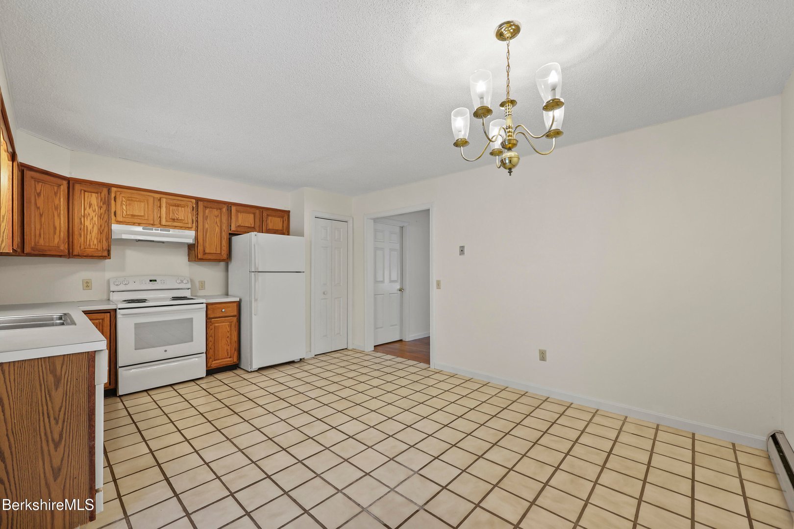 70 Lake St  #B Photo 13