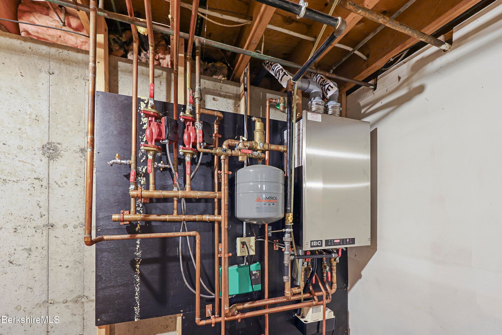 70 Lake St  #B Photo 24