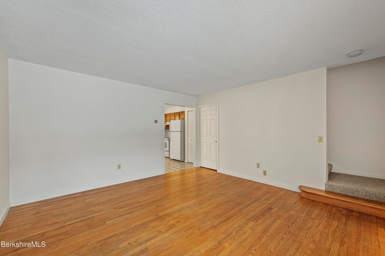 70 Lake St  #B Photo 4