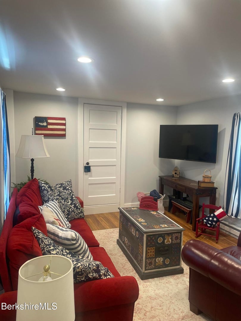 31 St Ann's Ave Photo 14