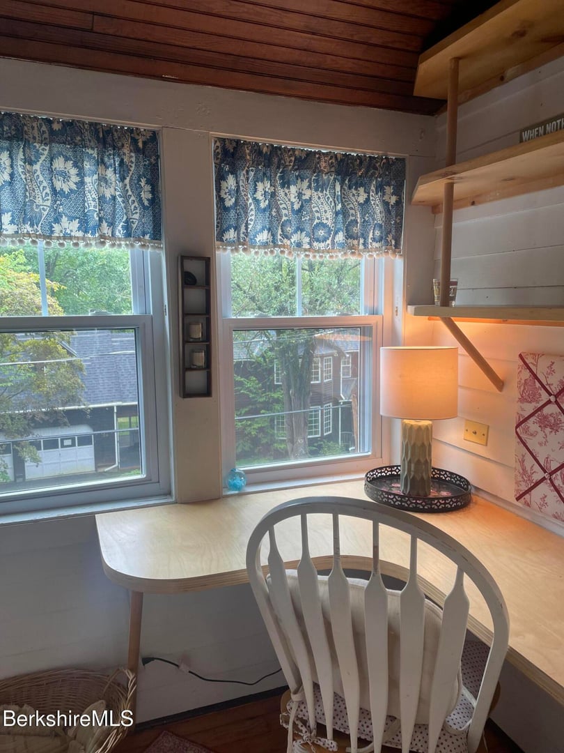 31 St Ann's Ave Photo 23