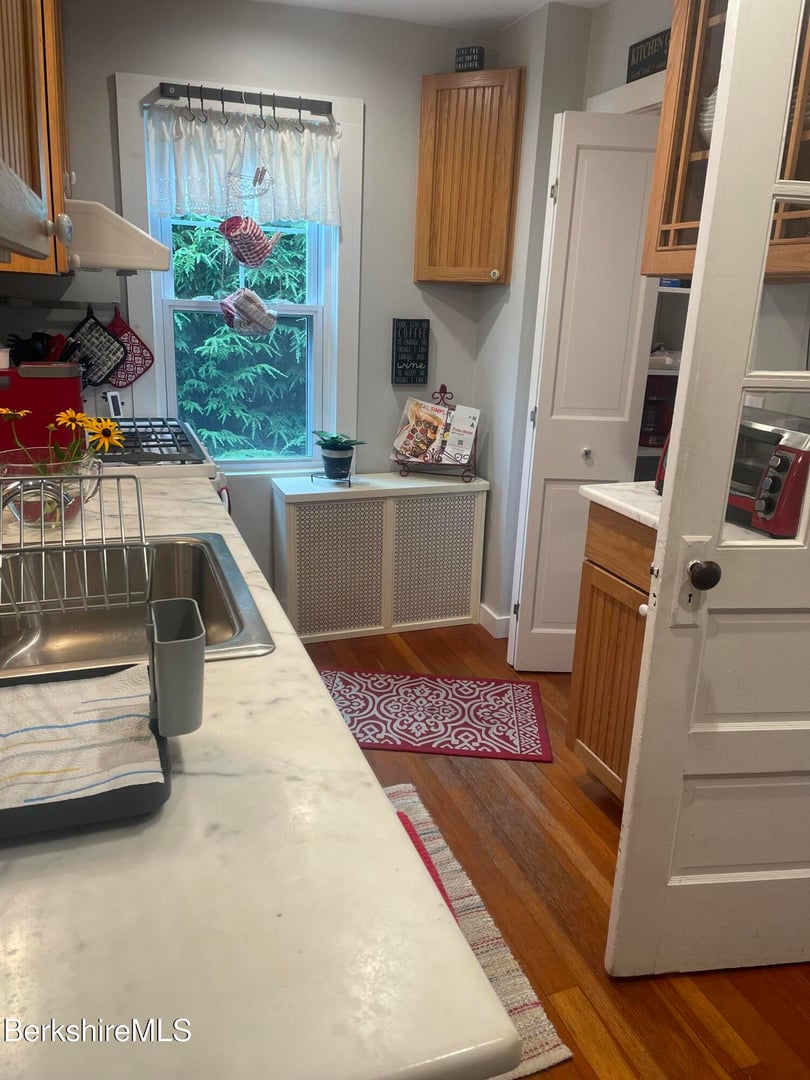 31 St Ann's Ave Photo 12