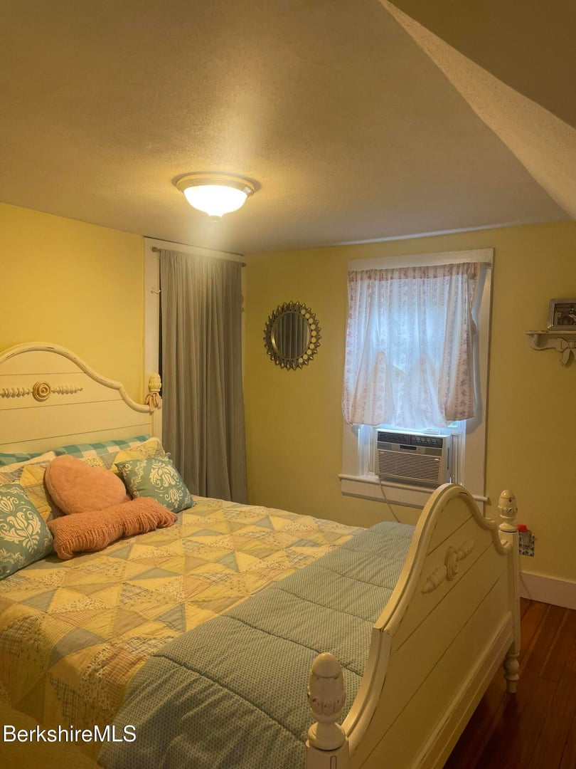 31 St Ann's Ave Photo 25