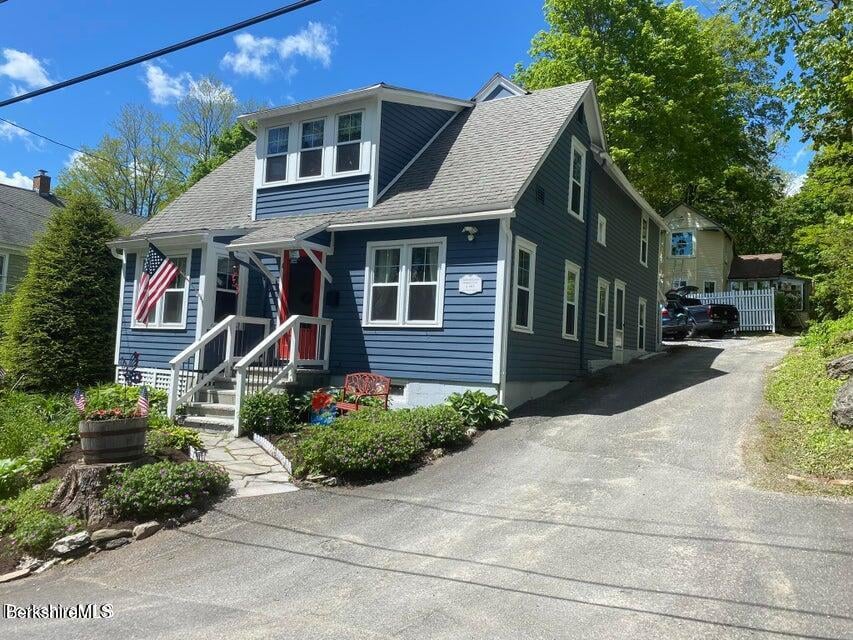 31 St Ann's Ave Photo 3