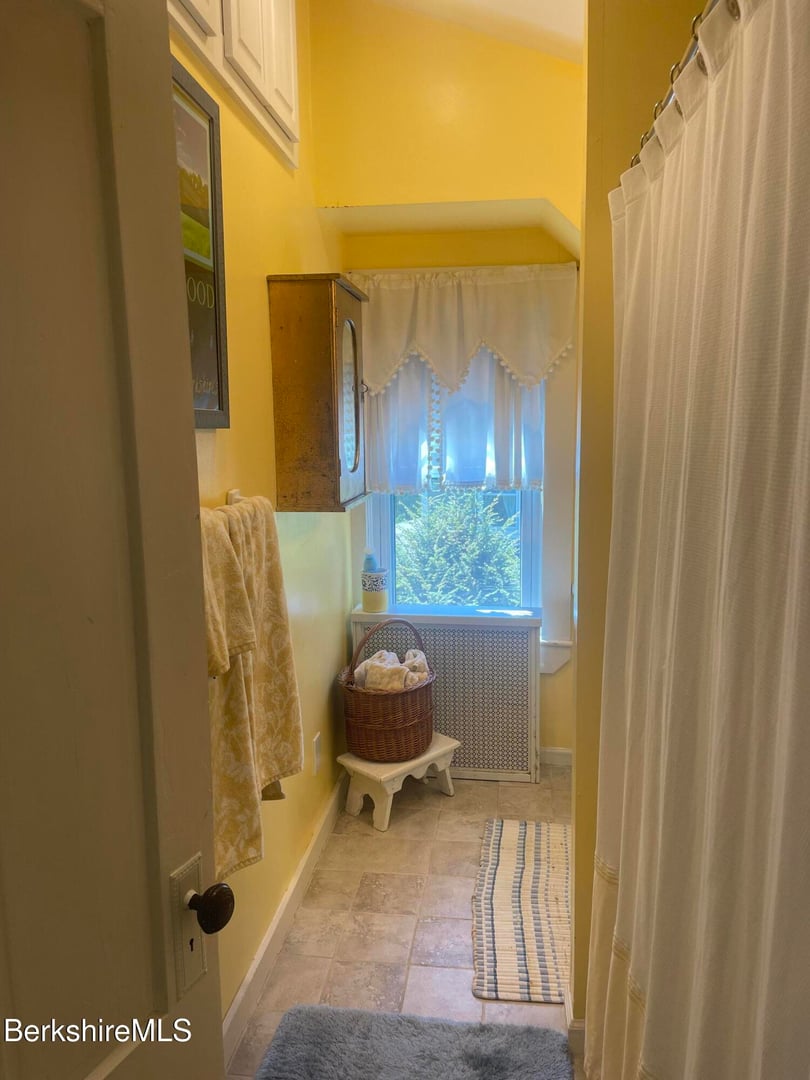 31 St Ann's Ave Photo 22