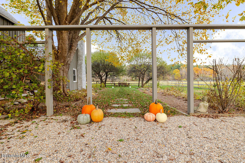 302A Egremont Plain Rd Photo 10