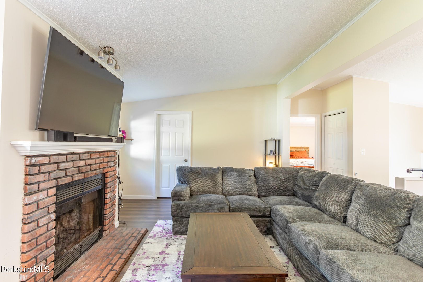 40 Curran Rd Photo 11