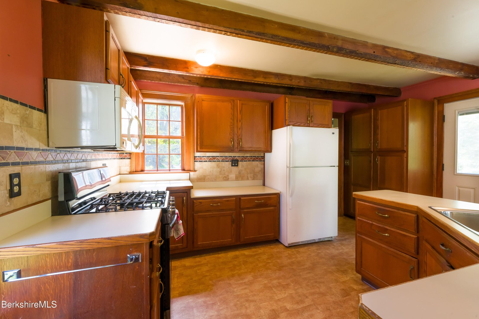 81 Elmwood Ave Photo 7