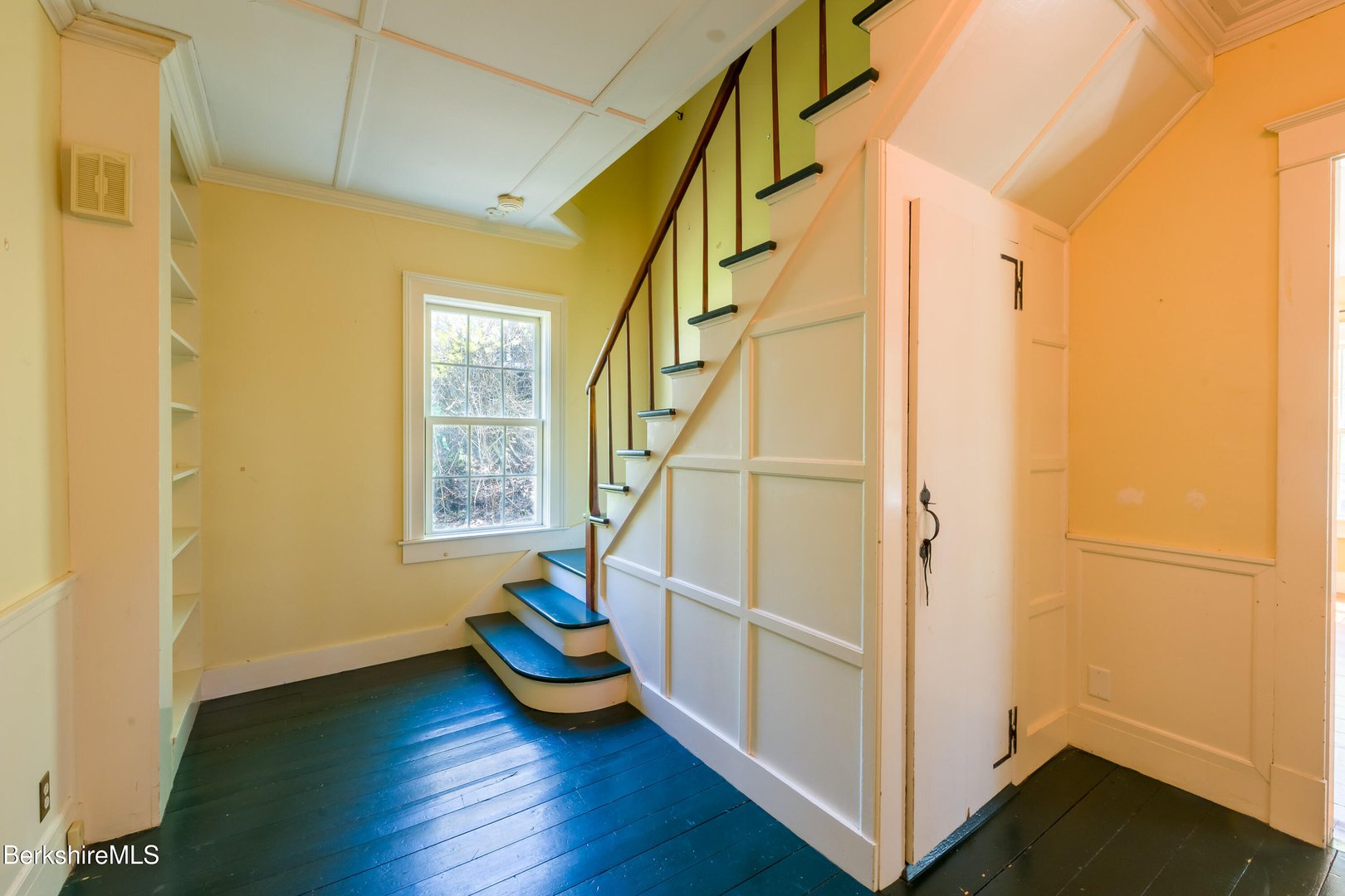 81 Elmwood Ave Photo 9