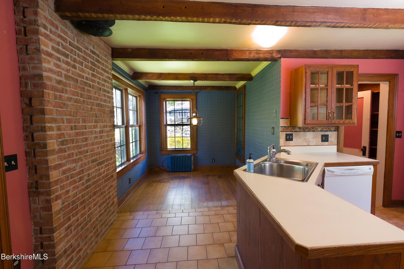 81 Elmwood Ave Photo 4
