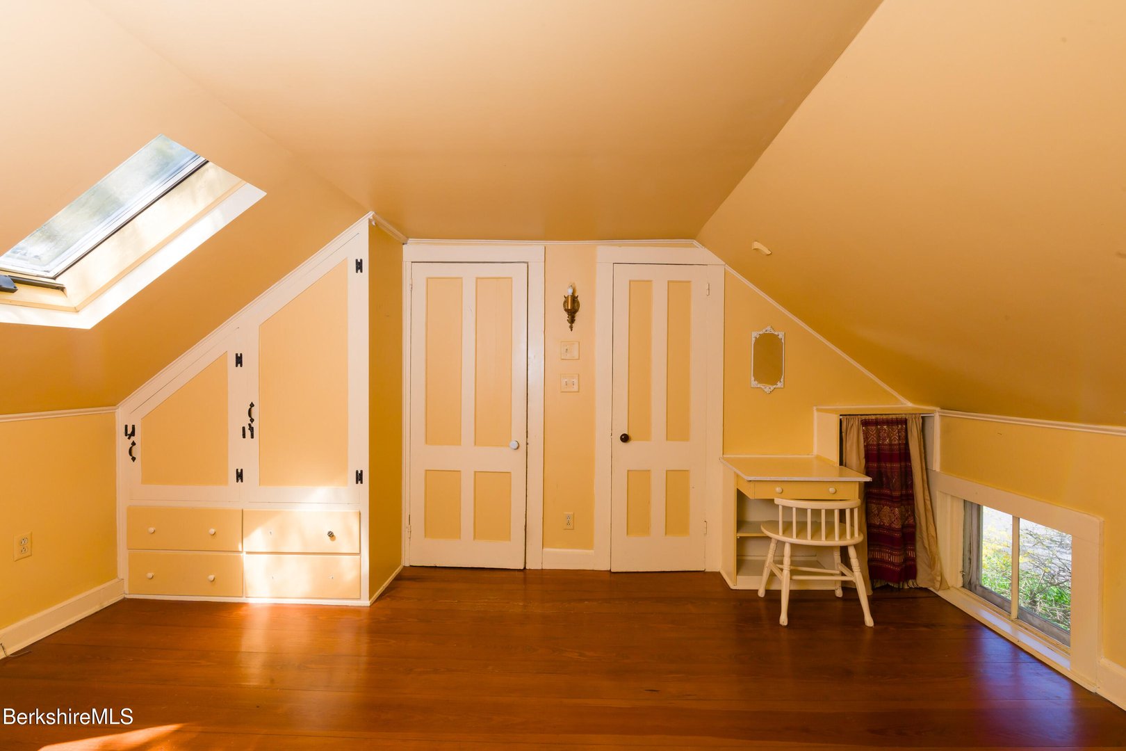81 Elmwood Ave Photo 18