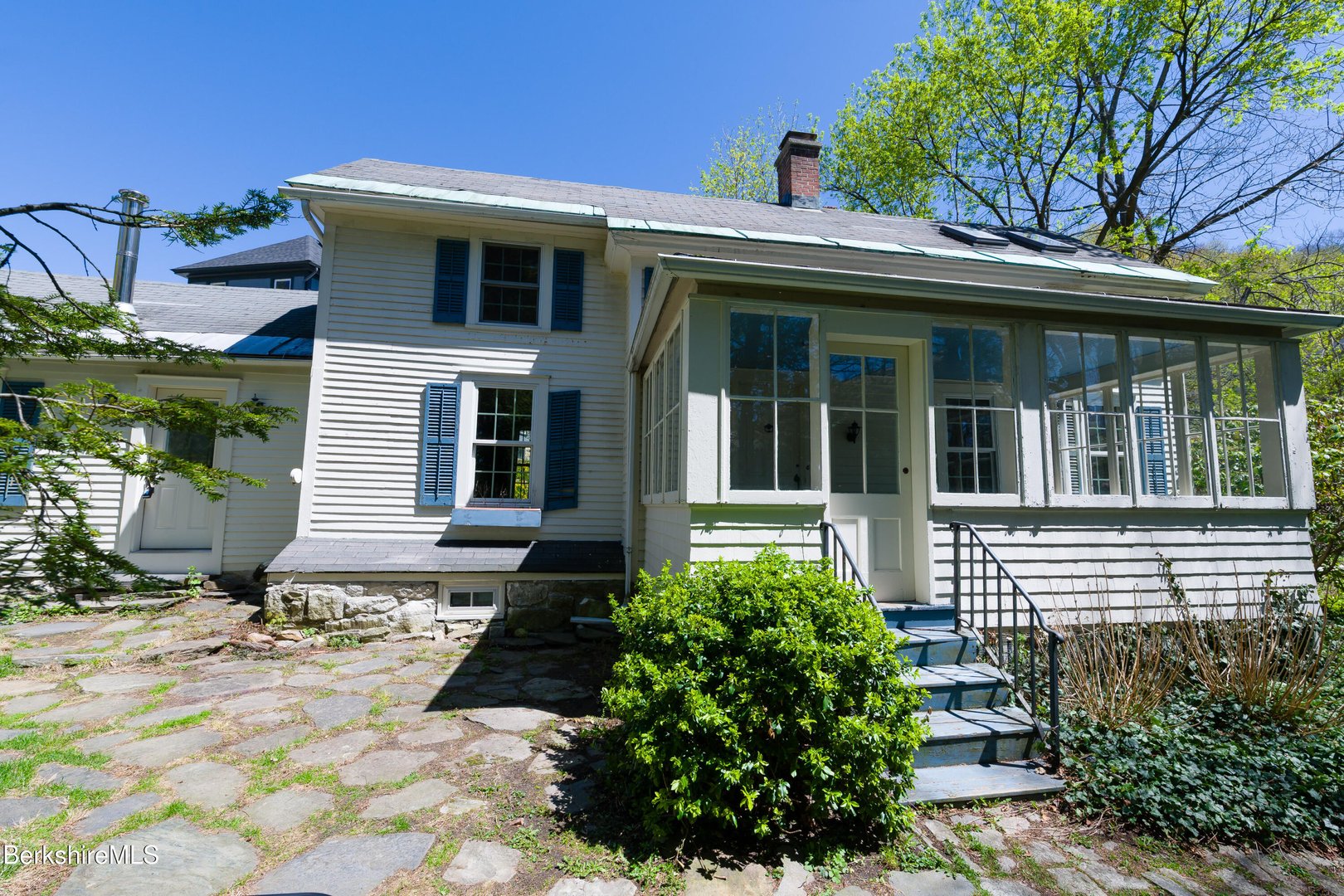 81 Elmwood Ave Photo 2