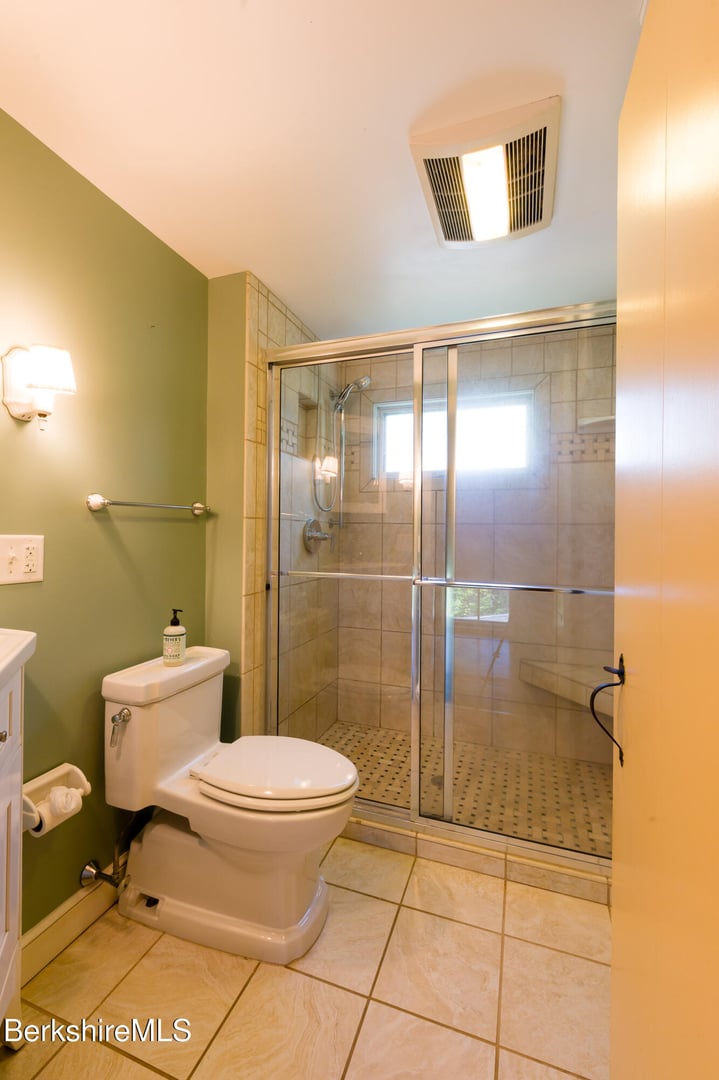 81 Elmwood Ave Photo 19