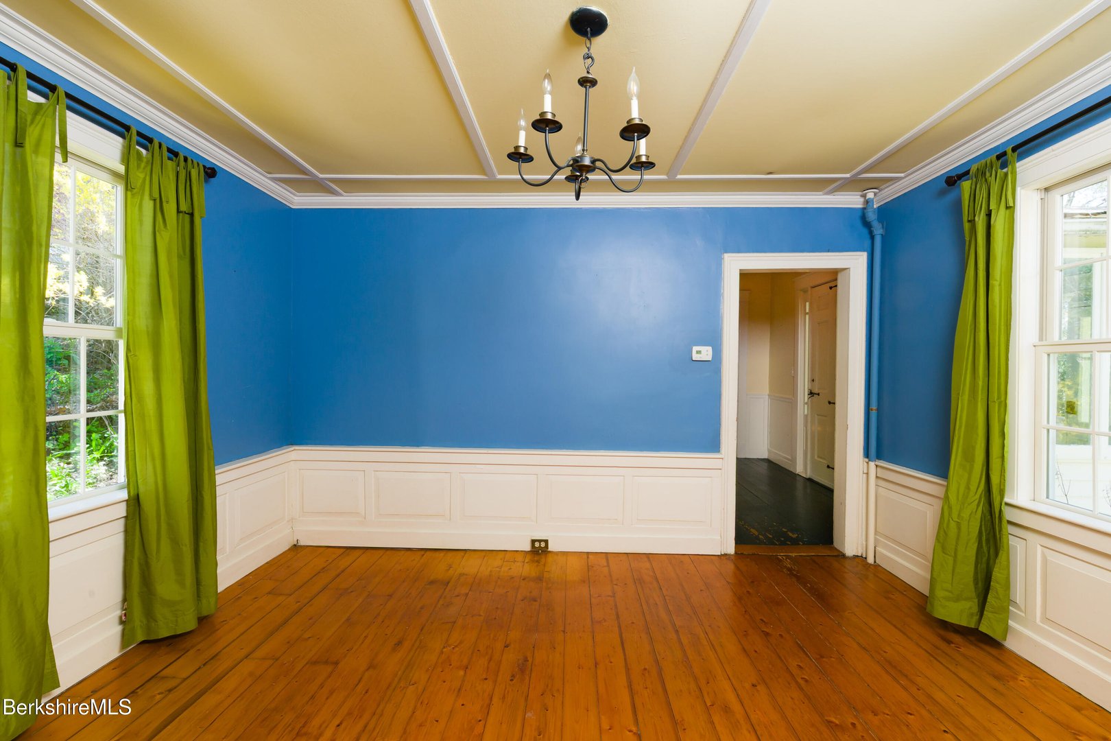 81 Elmwood Ave Photo 10
