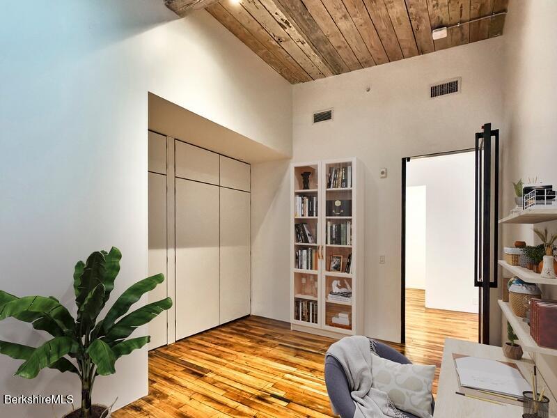 520 State Rd  #309 Photo 11