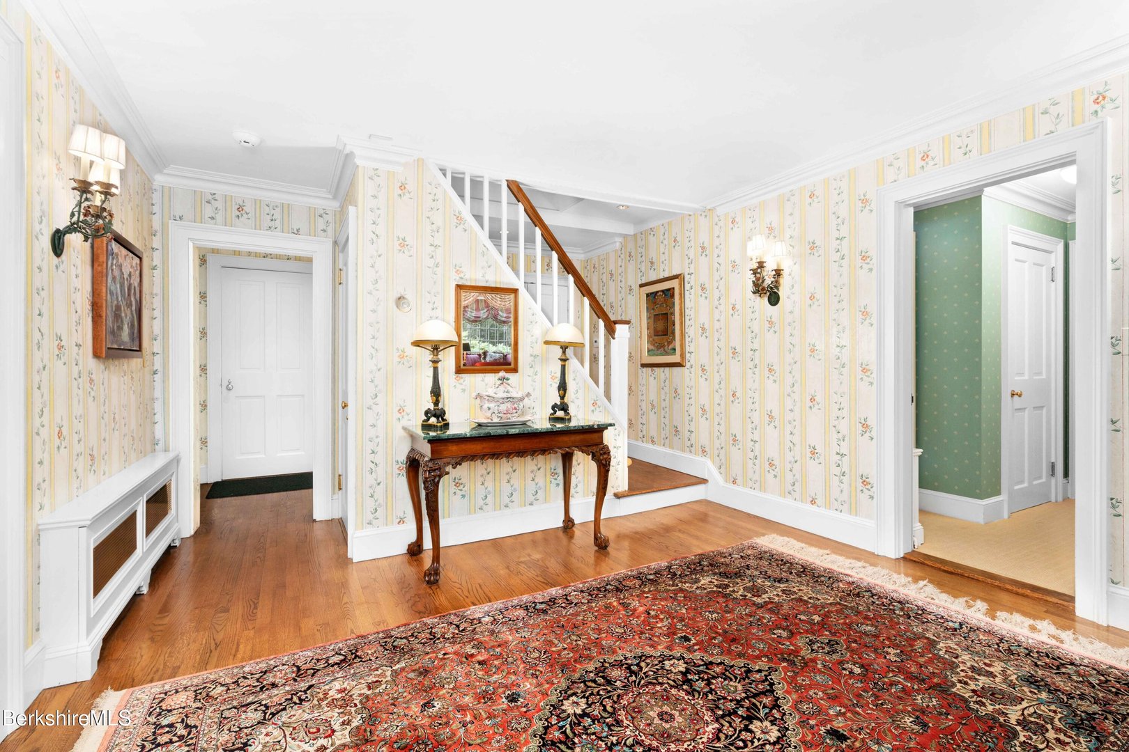 90 Hawthorne St Photo 11