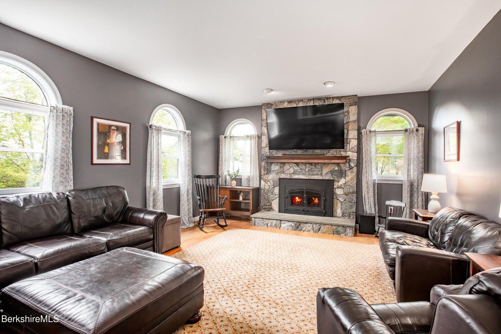 48 Lindsay Dr Photo 11