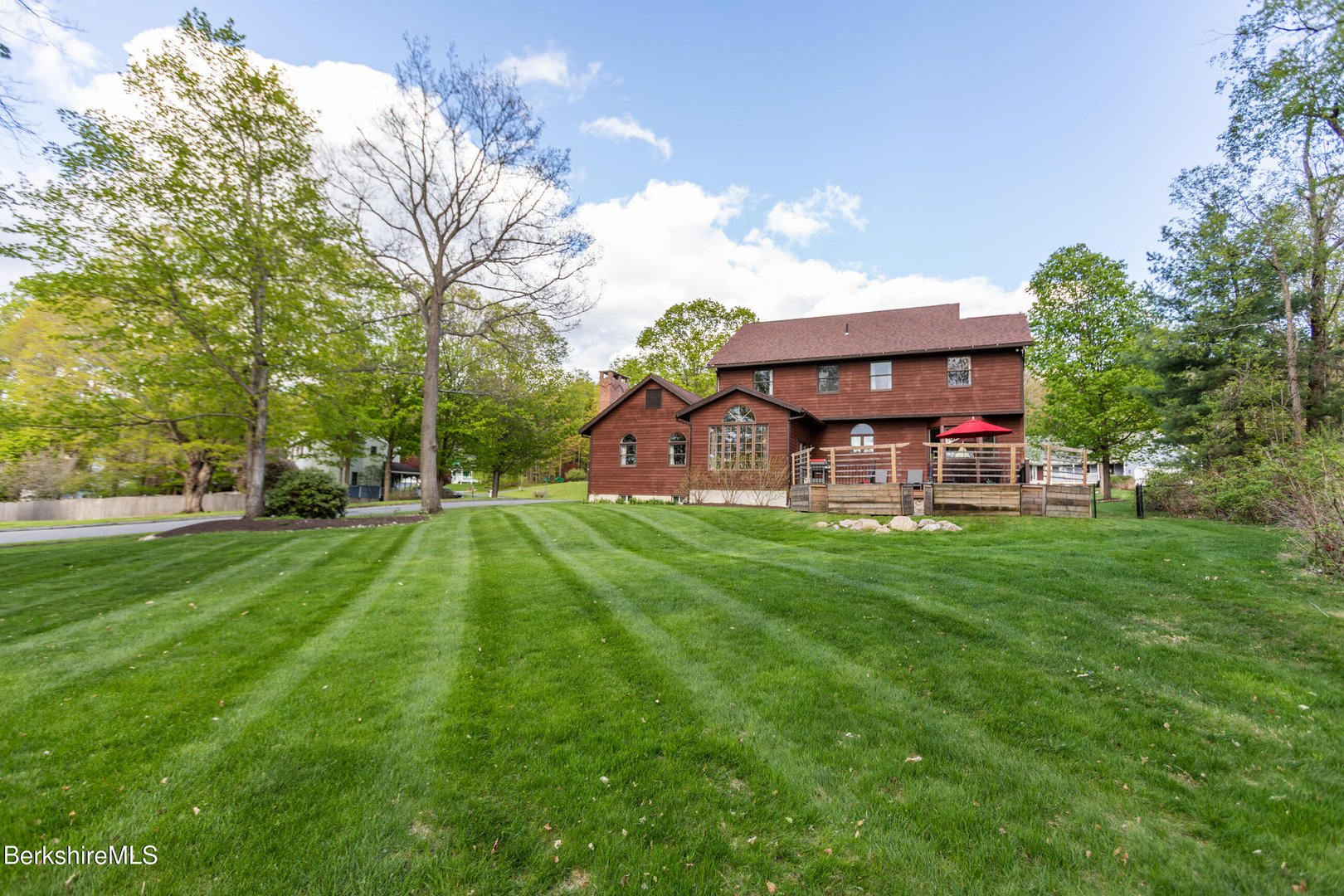 48 Lindsay Dr Photo 4