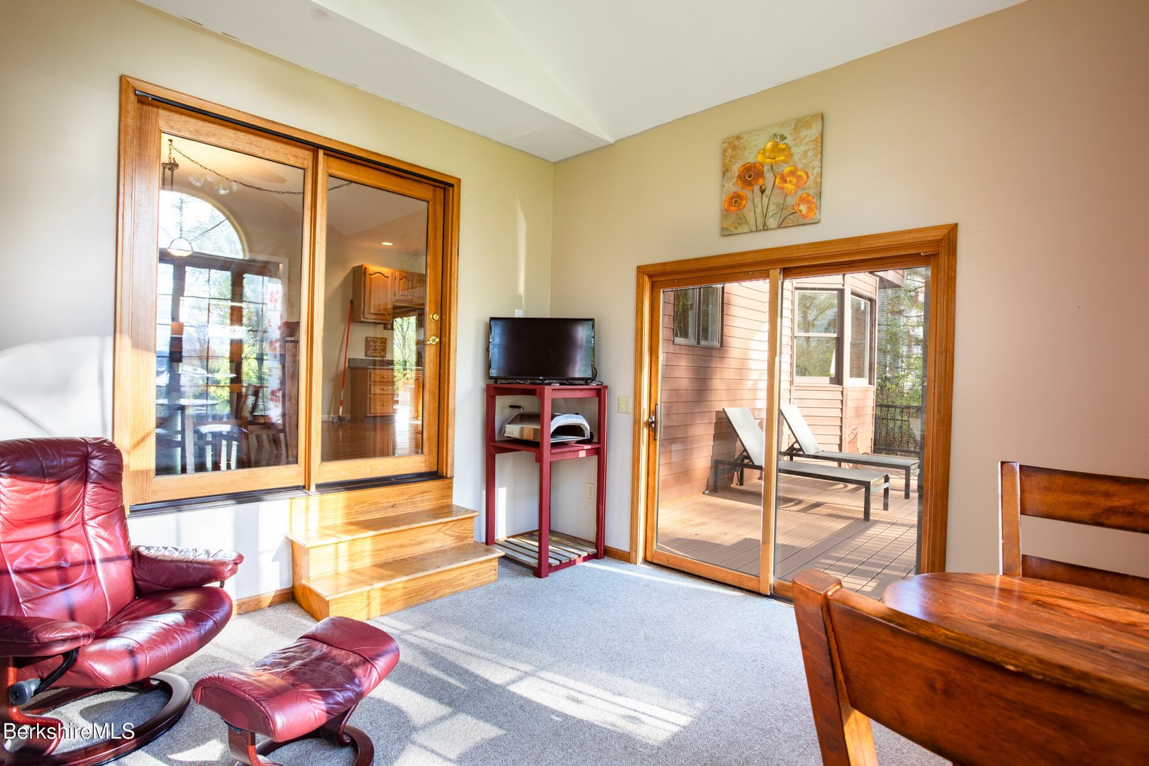 48 Lindsay Dr Photo 23