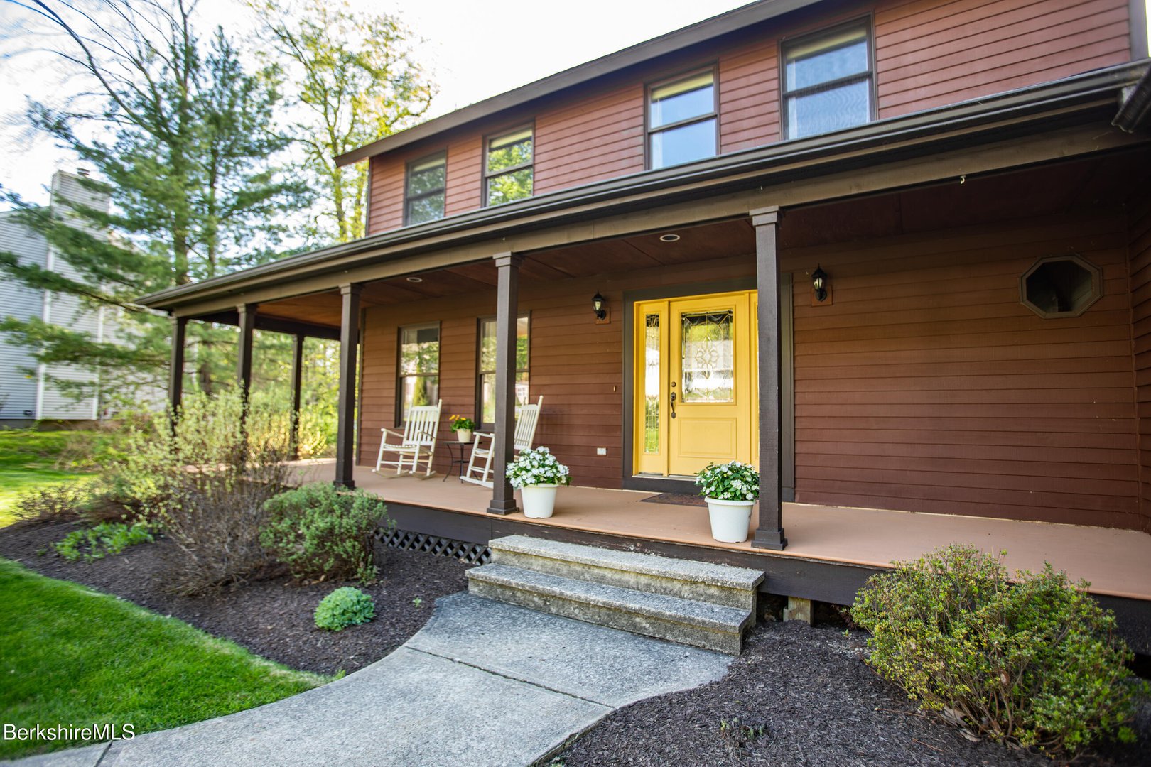 48 Lindsay Dr Photo 2