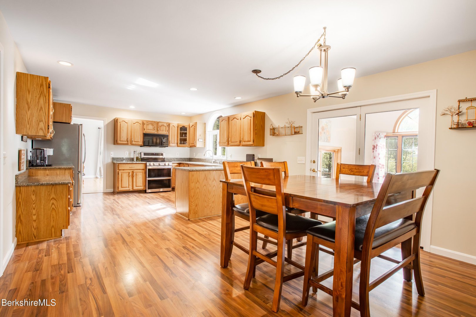 48 Lindsay Dr Photo 13