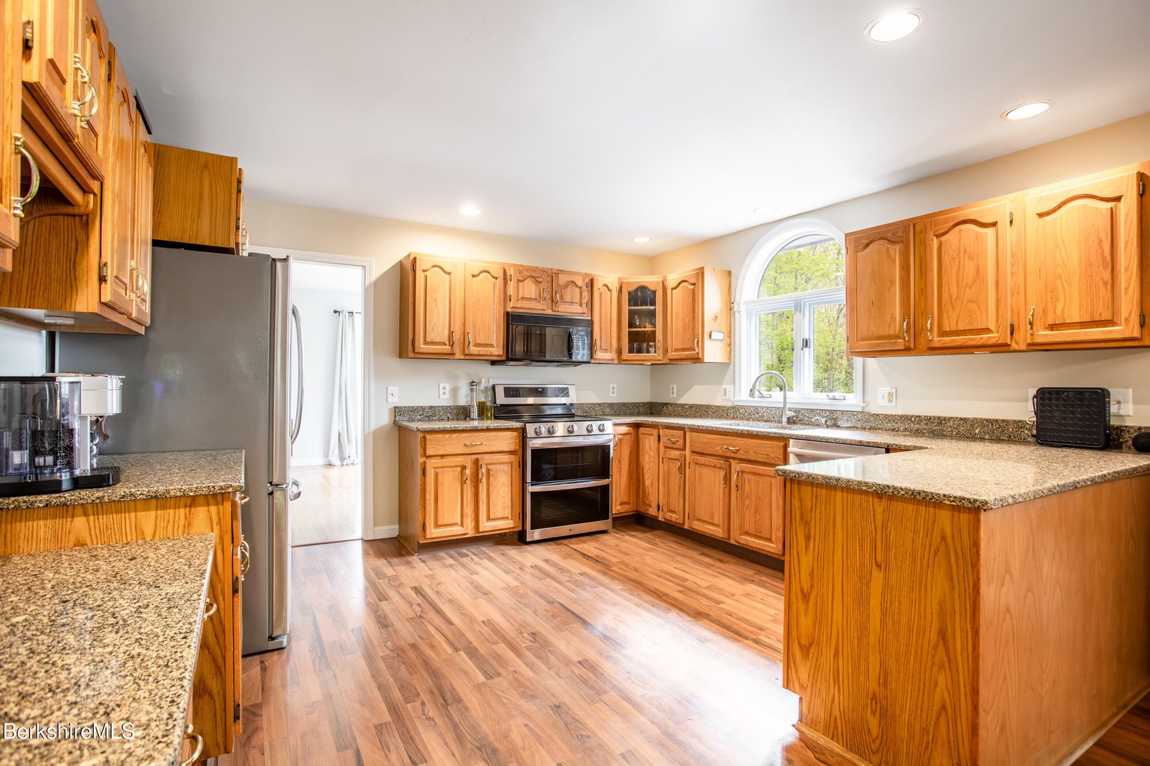 48 Lindsay Dr Photo 14