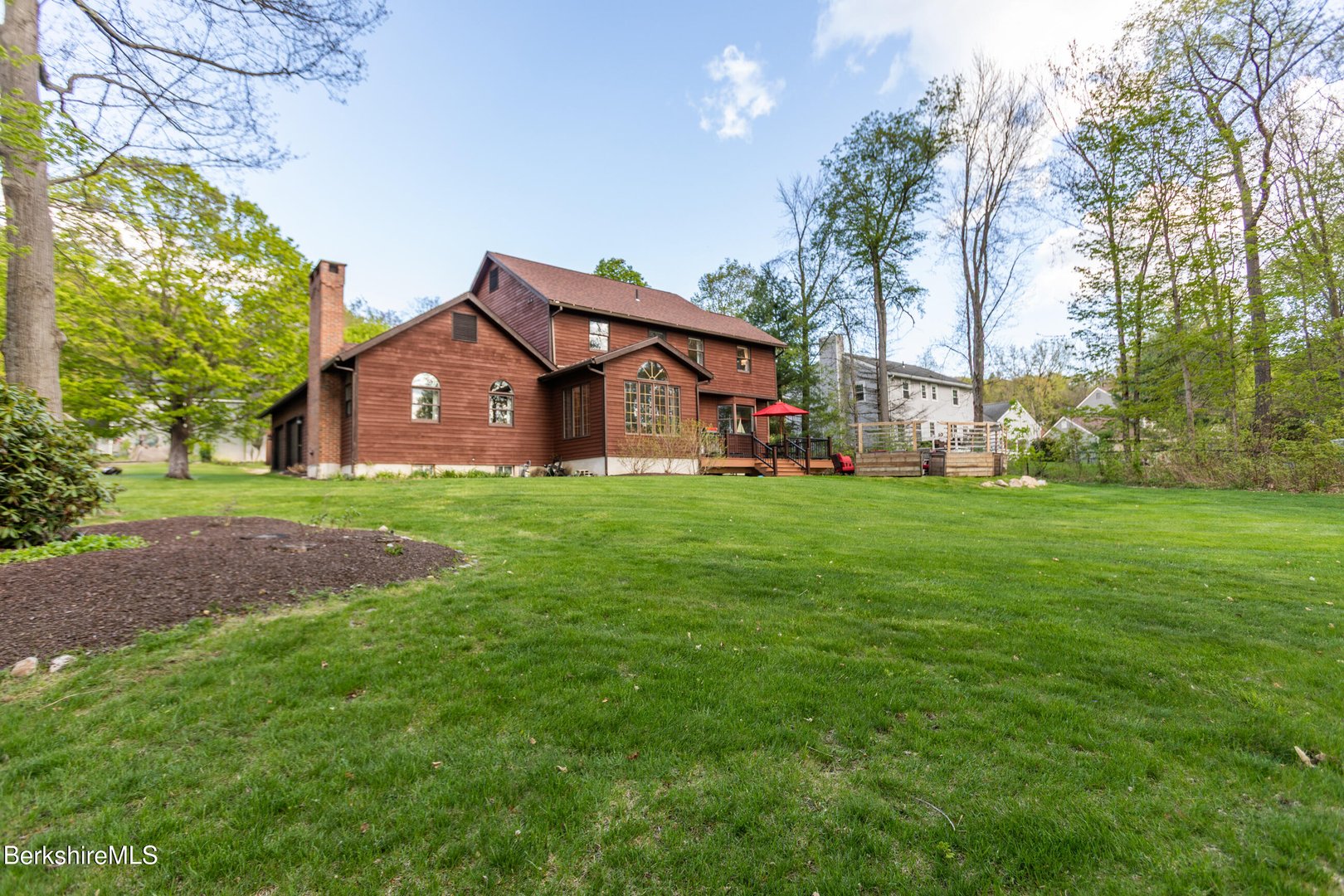 48 Lindsay Dr Photo 6