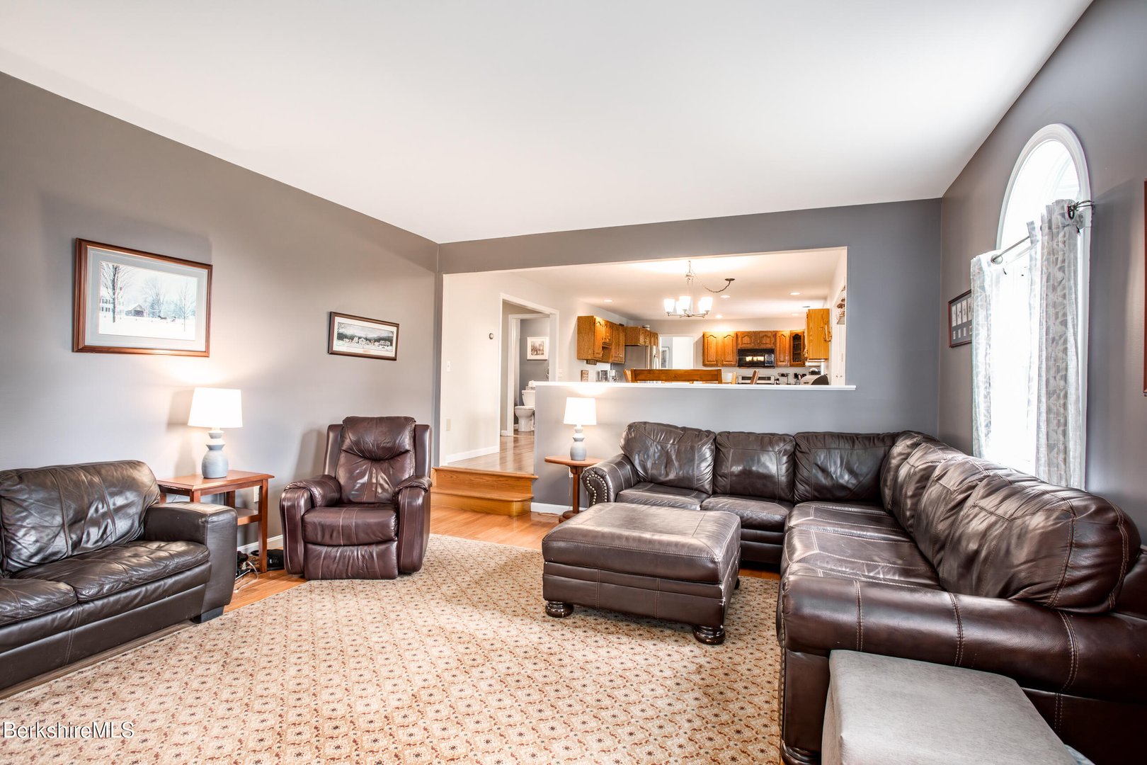 48 Lindsay Dr Photo 12