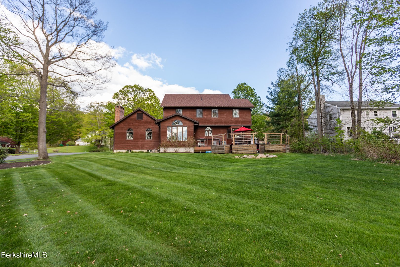 48 Lindsay Dr Photo 5
